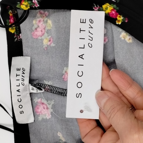 Socialite Curve Black floral long sleeve midi dress twisted front - Picture 9 of 10